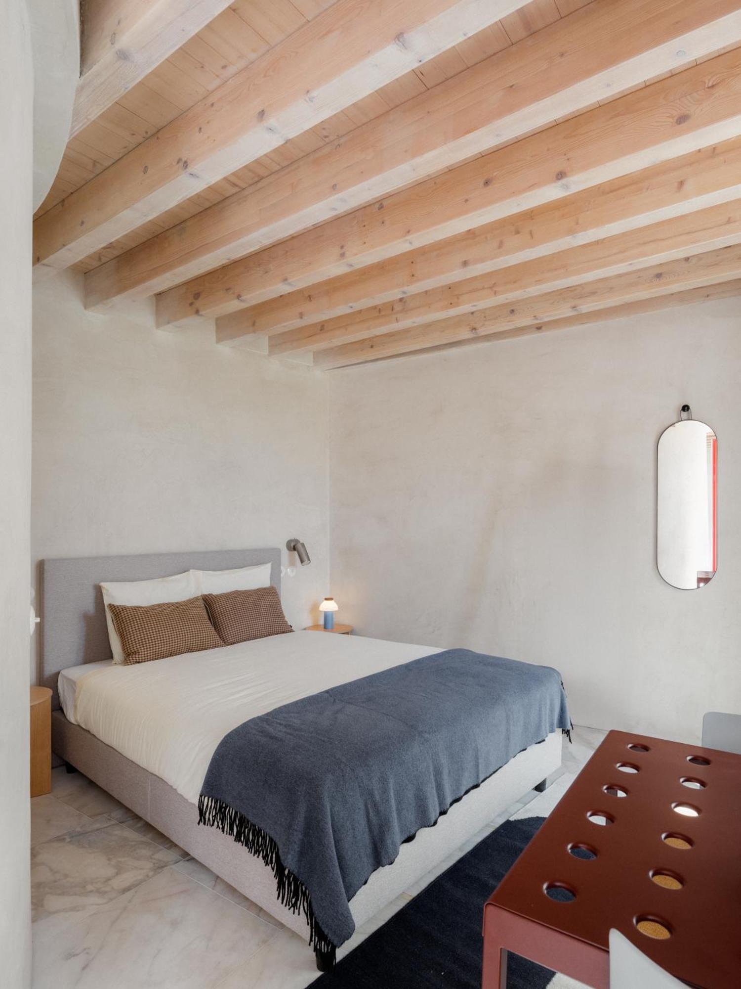 O Poleiro - Modern Living *